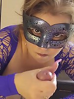 Lascivious mature cougar demonstrates her tricks